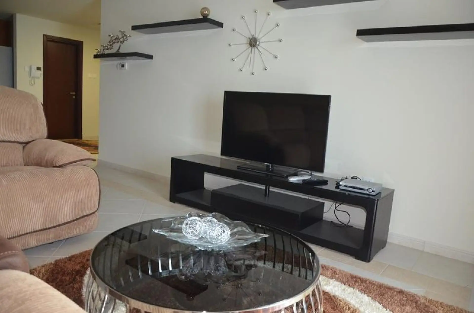Superbe appartement de 2 CH entièrement meublé – Appartement Dubai (3/9)
