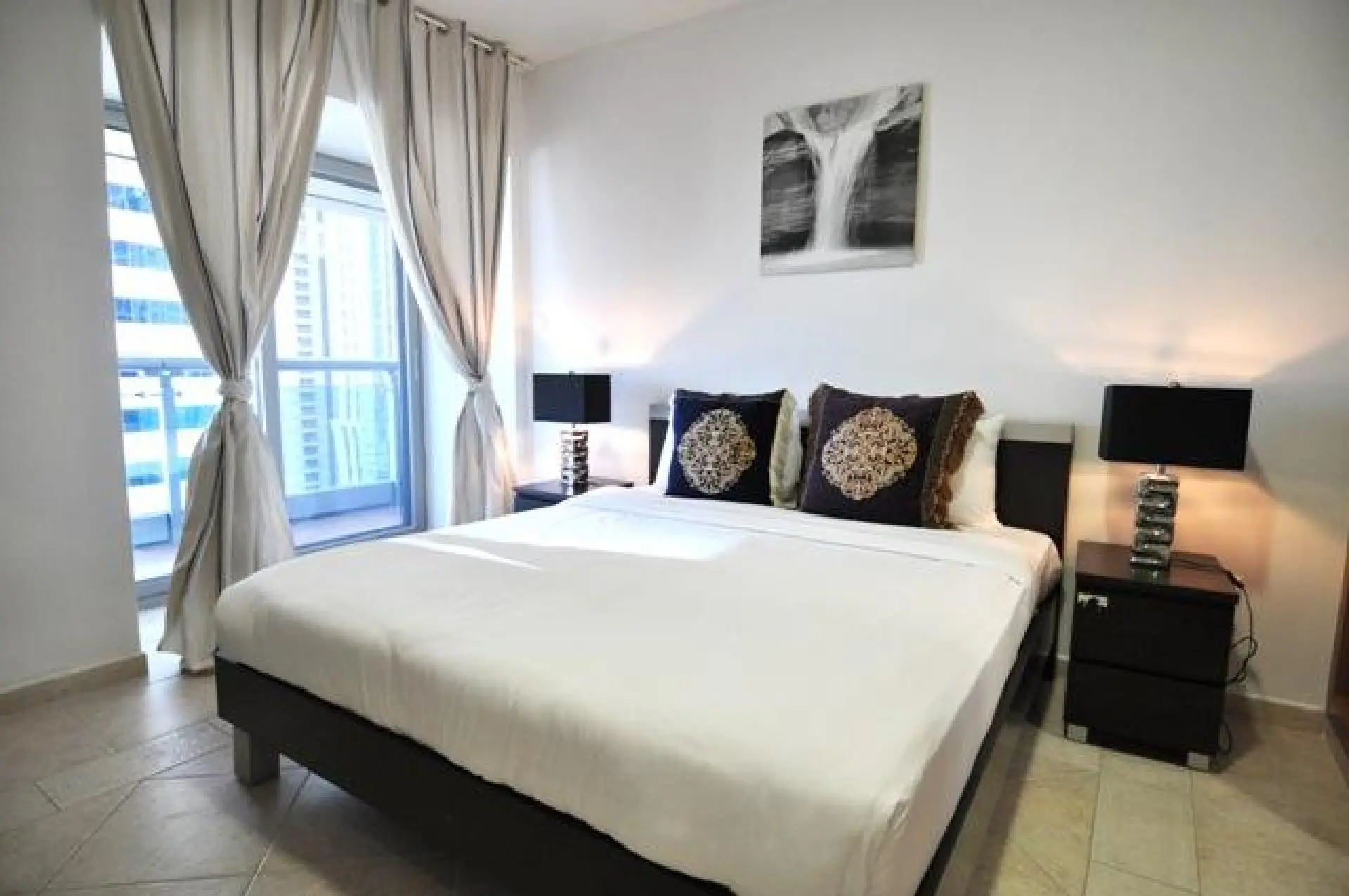 Vue panoramique sur la mer, 3 lits disponible à louer dans la plus haute tour residentielle – Appartement Dubai (3/9)