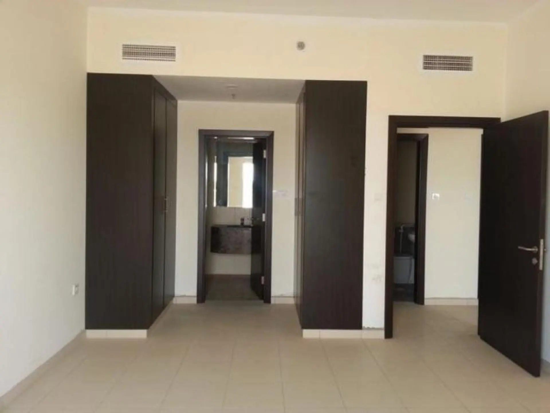 Appartement 2 pièces tout neuf et très spacieux – Appartement Dubai (2/3)