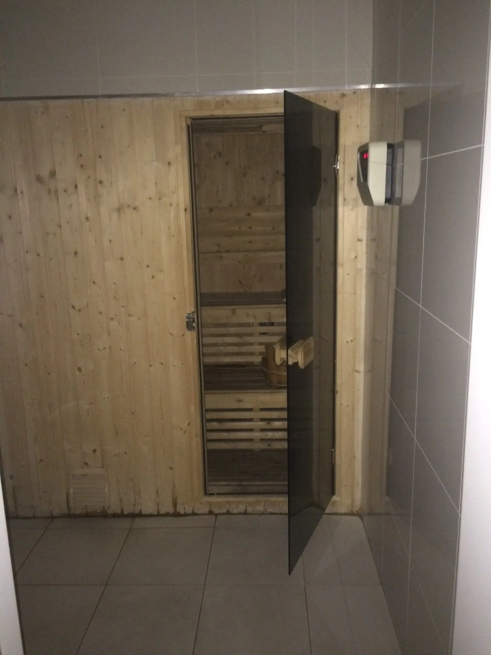 Splendide appartement 2 pièces à l'état neuf dans une résidence haut de gamme – Appartement Dubai (9/10)