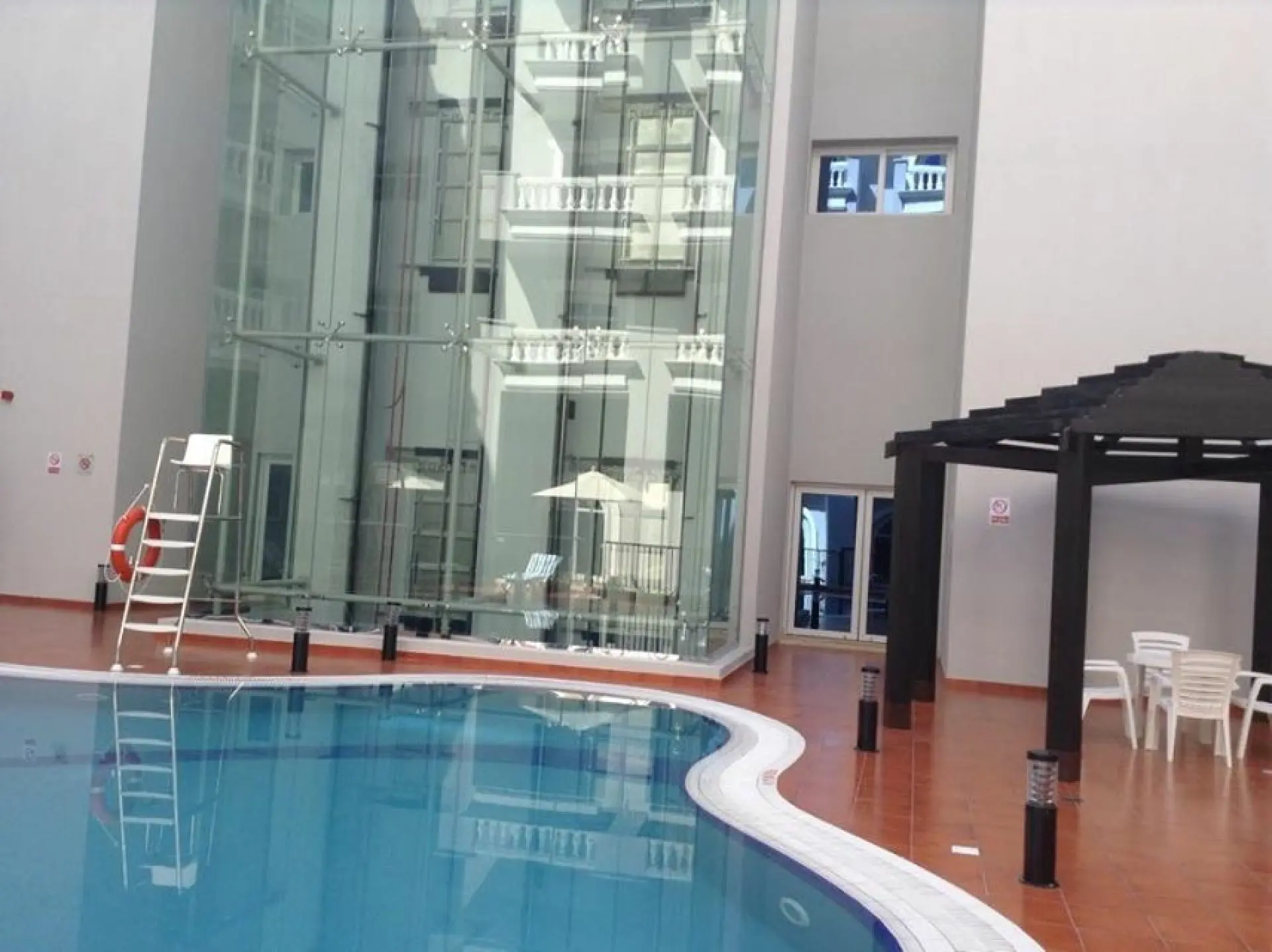 swimmingpool-1591160247541 Trés joli appartement 2 pièces entièrement meublé – Appartement Dubai (7/7)