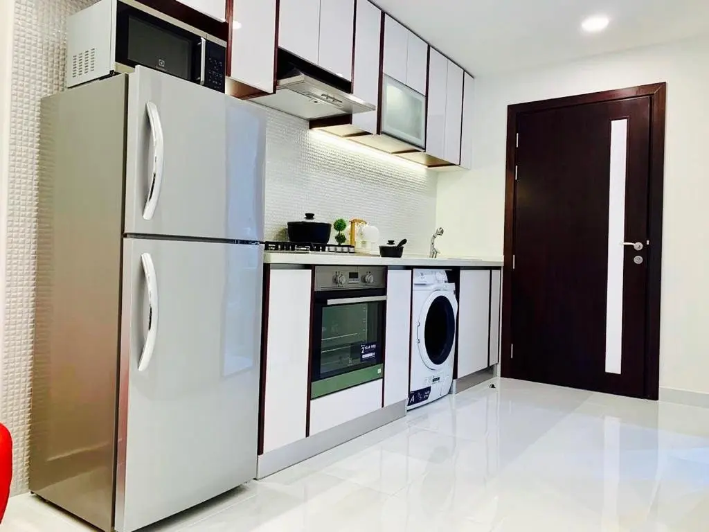 Studio avec vue sur piscine - neuf semi-meublé - résidence Wavez by Danube. Appartement Dubai (4/9)