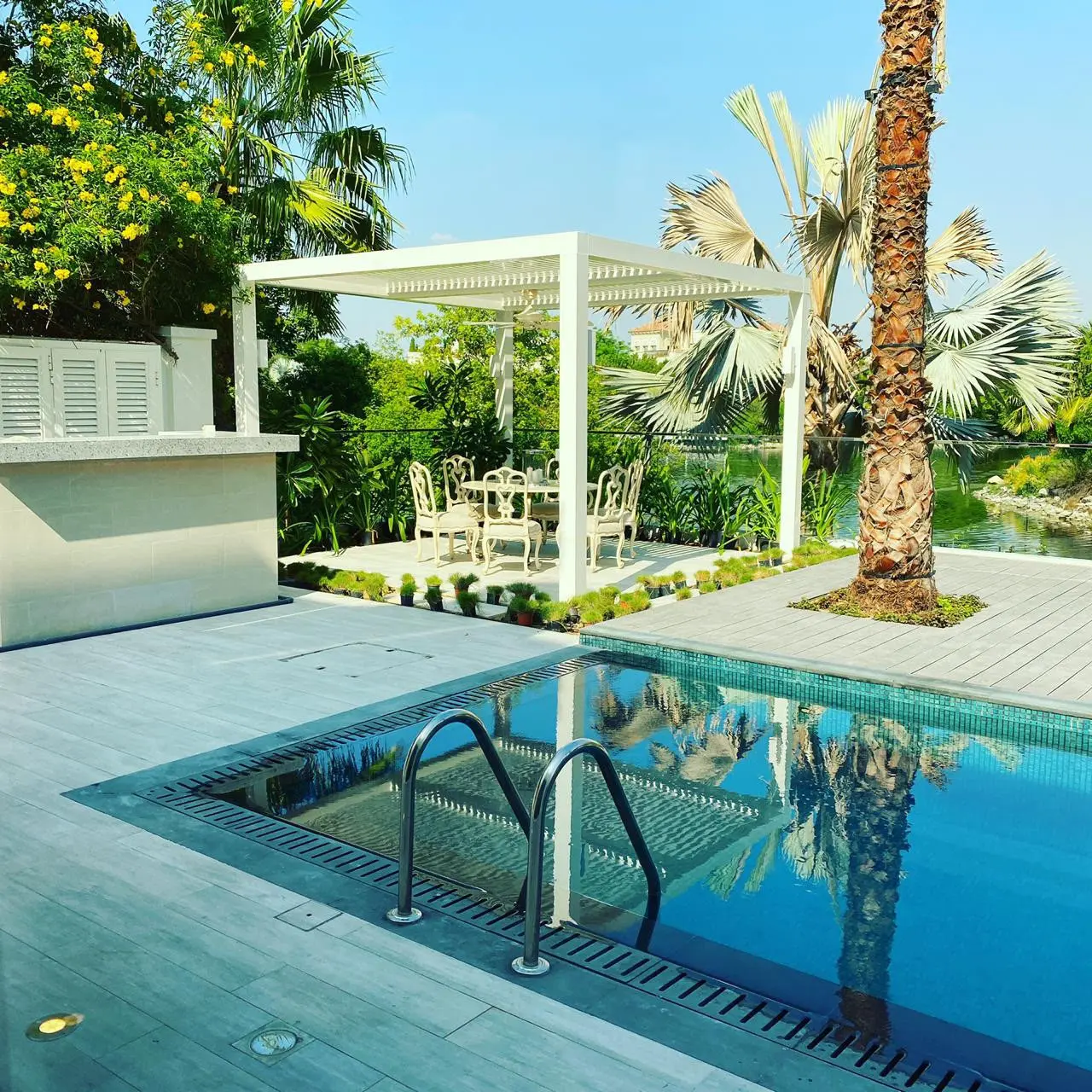 Splendide et luxueuse villa de 5 chambres au bord du lac – Villa Dubai (2/30)