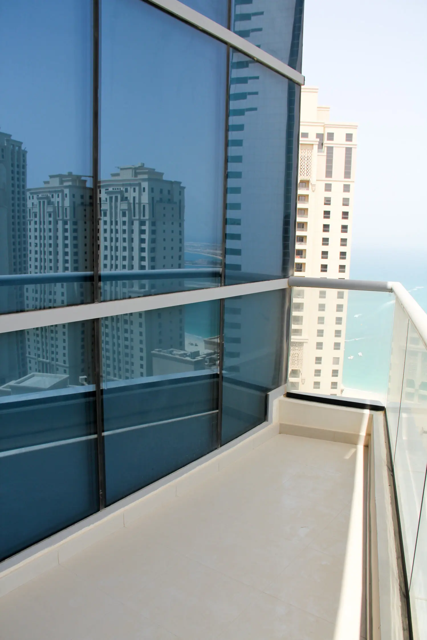 2nedMarina3-1590746761382 2 bedrooms sur la Marina entièrement meublé – Appartement Dubai (8/10)