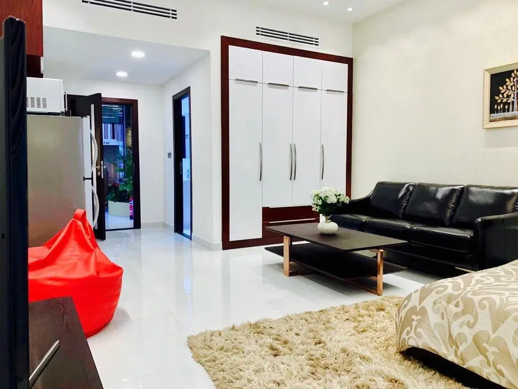 Studio avec vue sur piscine - neuf semi-meublé - résidence Wavez by Danube. Appartement Dubai (6/9)