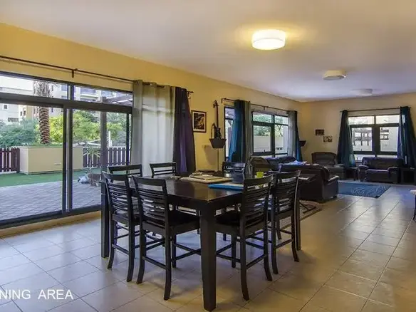 3 ch + bureau + cour intérieur – Appartement Dubai (1/9)