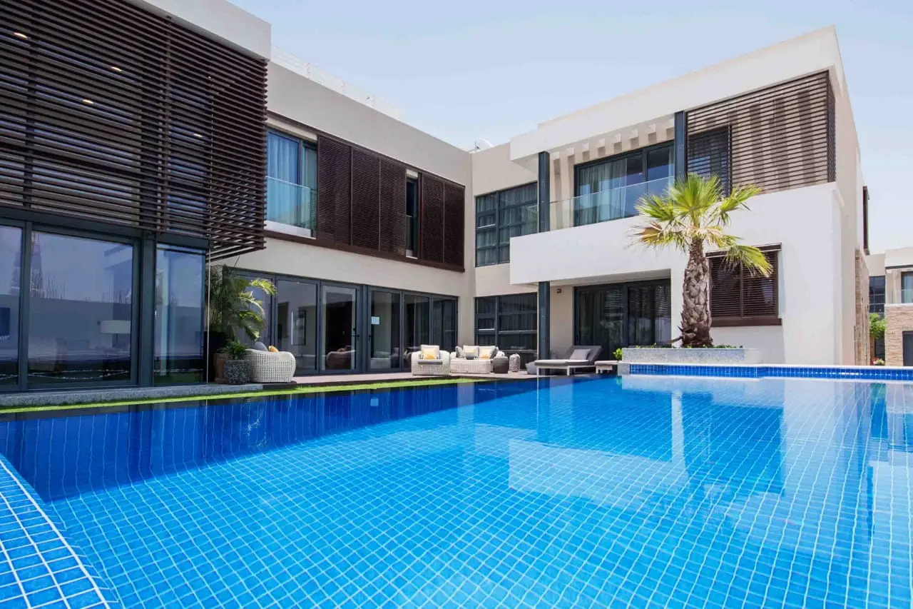 PHOTO-2019-07-14-15-27-02-159074180677 Grande Villa de luxe 5 chambres avec jardin et piscine – Villa Dubai (2/20)
