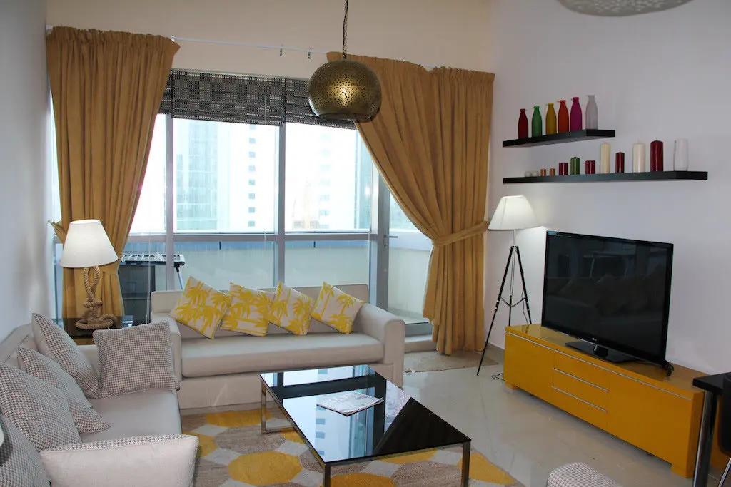ViewLivingRoomBalcony-1590746769382 2 bedrooms sur la Marina entièrement meublé – Appartement Dubai (10/10)