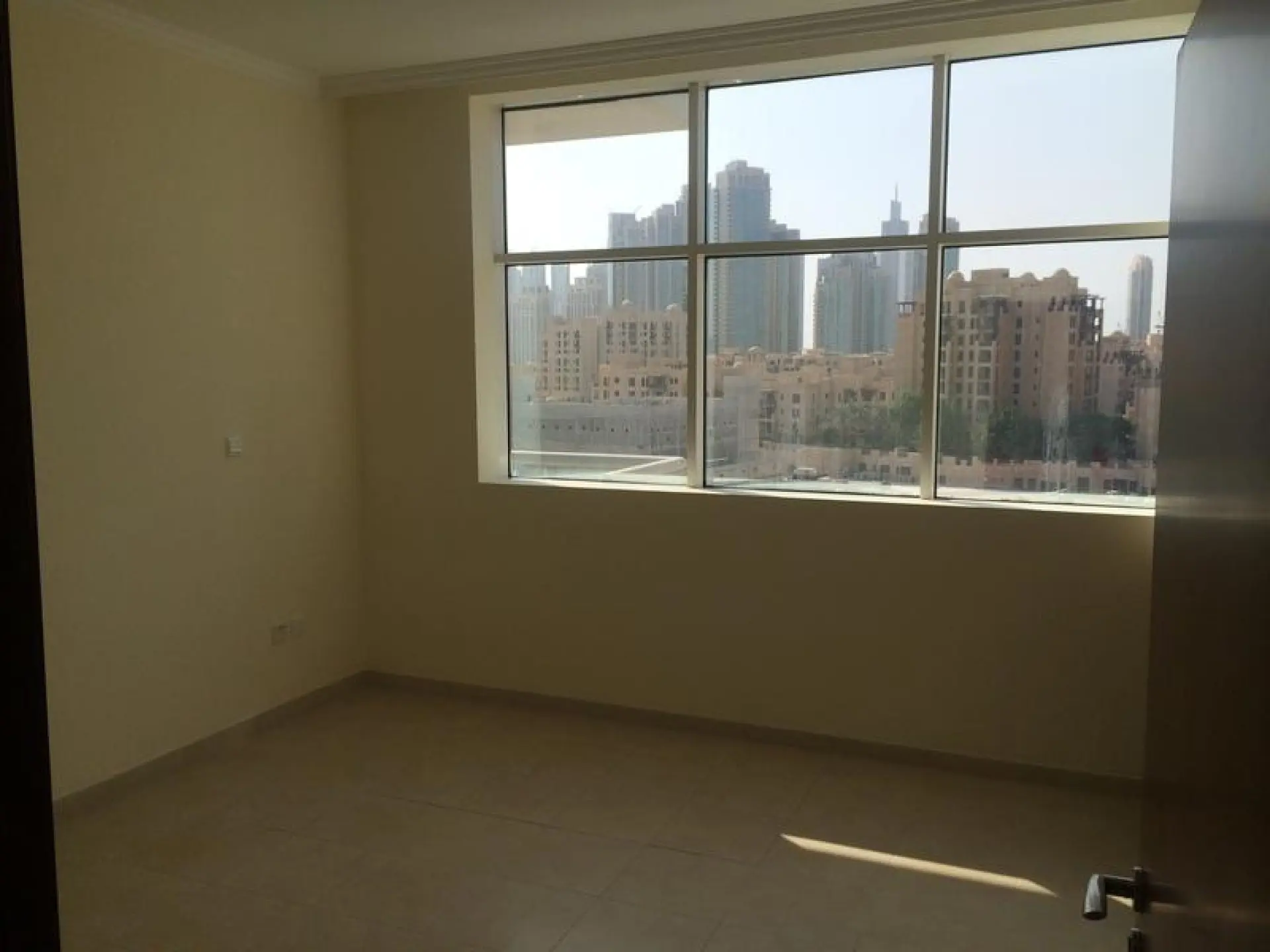 Urgent 2 chambres à Al Najoom Tower vue sur Burj Khalifa – Appartement Dubai (6/8)