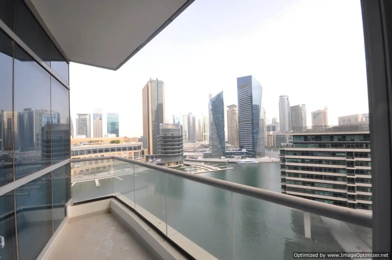 balcony-1590742483466 Joli Studio avec balcon et vue mer à Dubai Marina – Appartement Dubai (4/5)