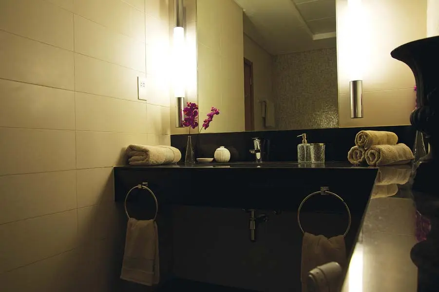 bath-1590747651422 Magnifique appartement 3 pièces en plein coeur du quartier financier de Dubai – Appartement Dubai (3/9)