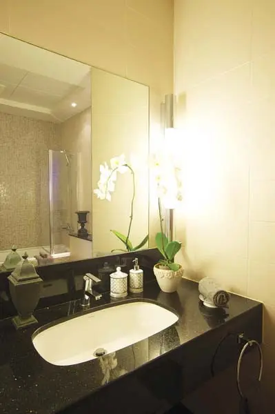 bathroom-1590747660422 Magnifique appartement 3 pièces en plein coeur du quartier financier de Dubai – Appartement Dubai (8/9)