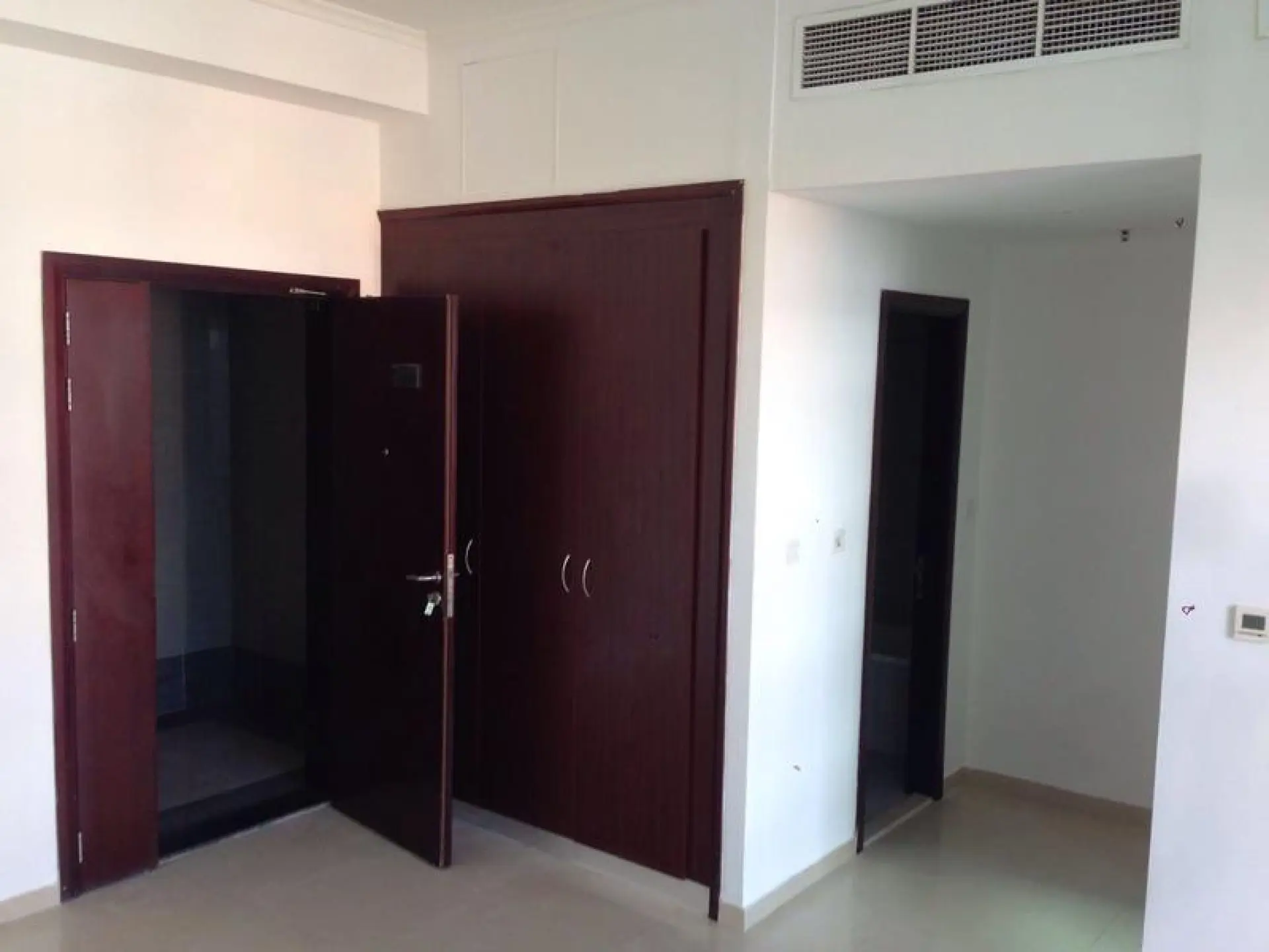 dct4-1590742559468 Superbe Studio à D.E.C Towers à Marina – Appartement Dubai (5/9)
