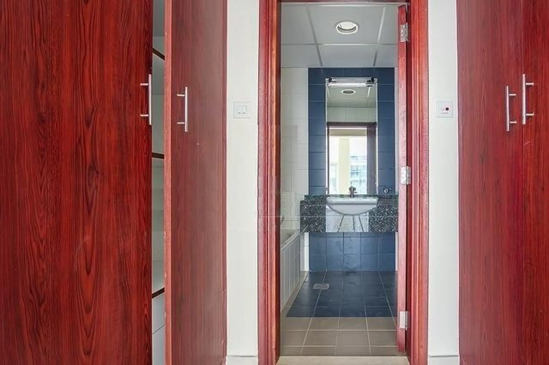 sct3-1590742615124 Vacant, Spacieux appartement à 1 chambre à Business Bay – Appartement Dubai (4/10)