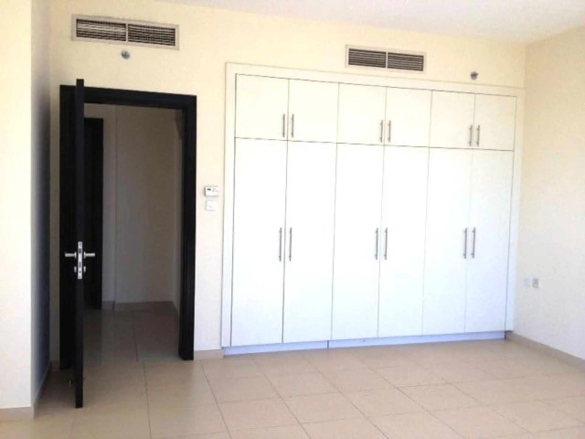 yb6-1590743163156 3 CH Duplex à Yatch Bay *près du metro* – Appartement Dubai (7/8)