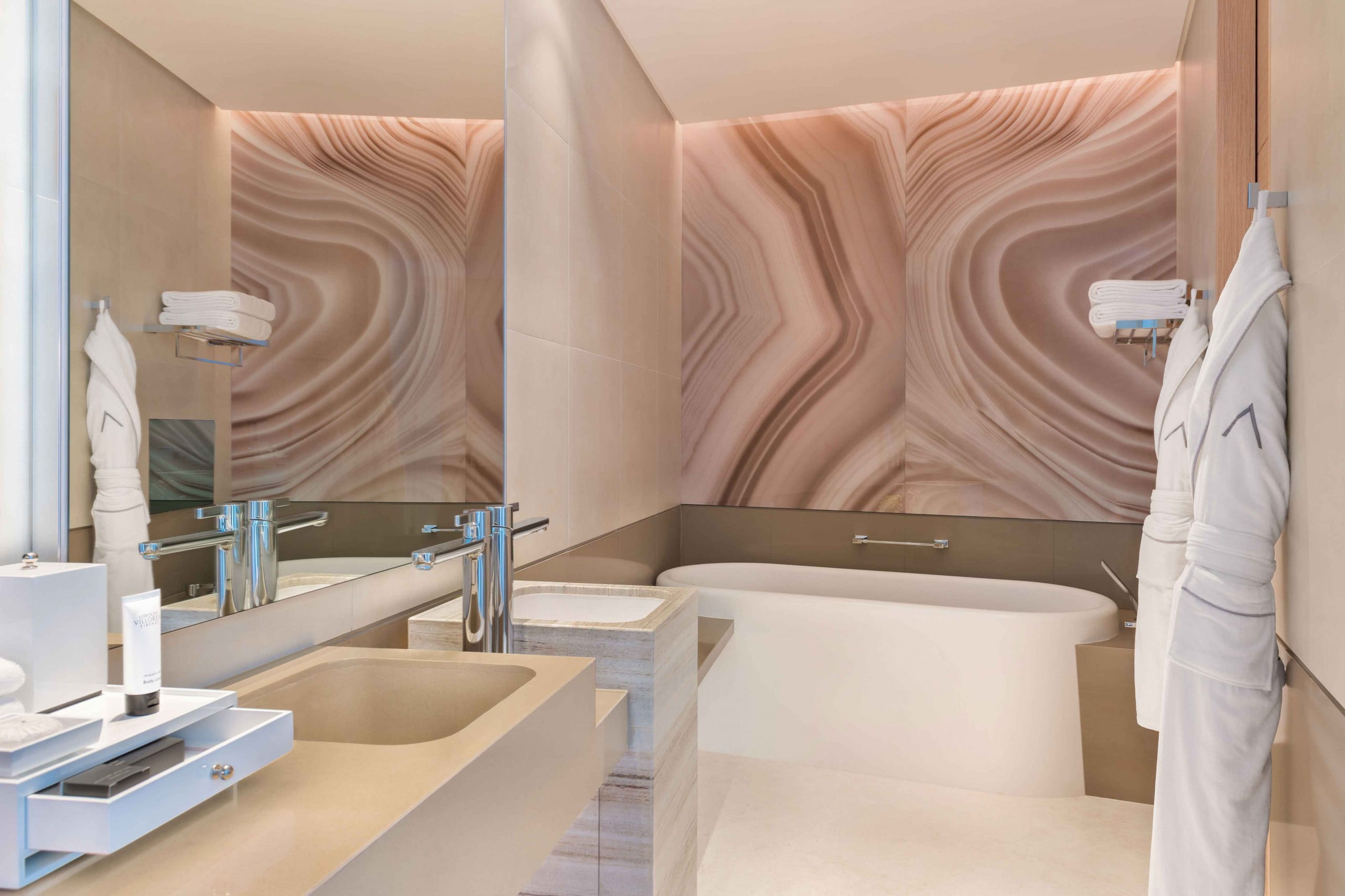 Deluxe 1 BR Suite Bathroom Sea Facing 4 scaled - Immobilier Dubai