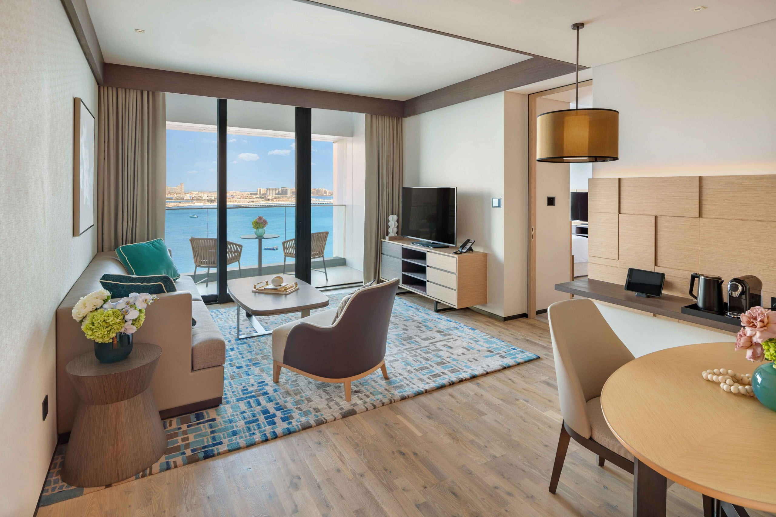 Deluxe 1 BR Suite Livingroom Sea Facing 6 scaled - Immobilier Dubai