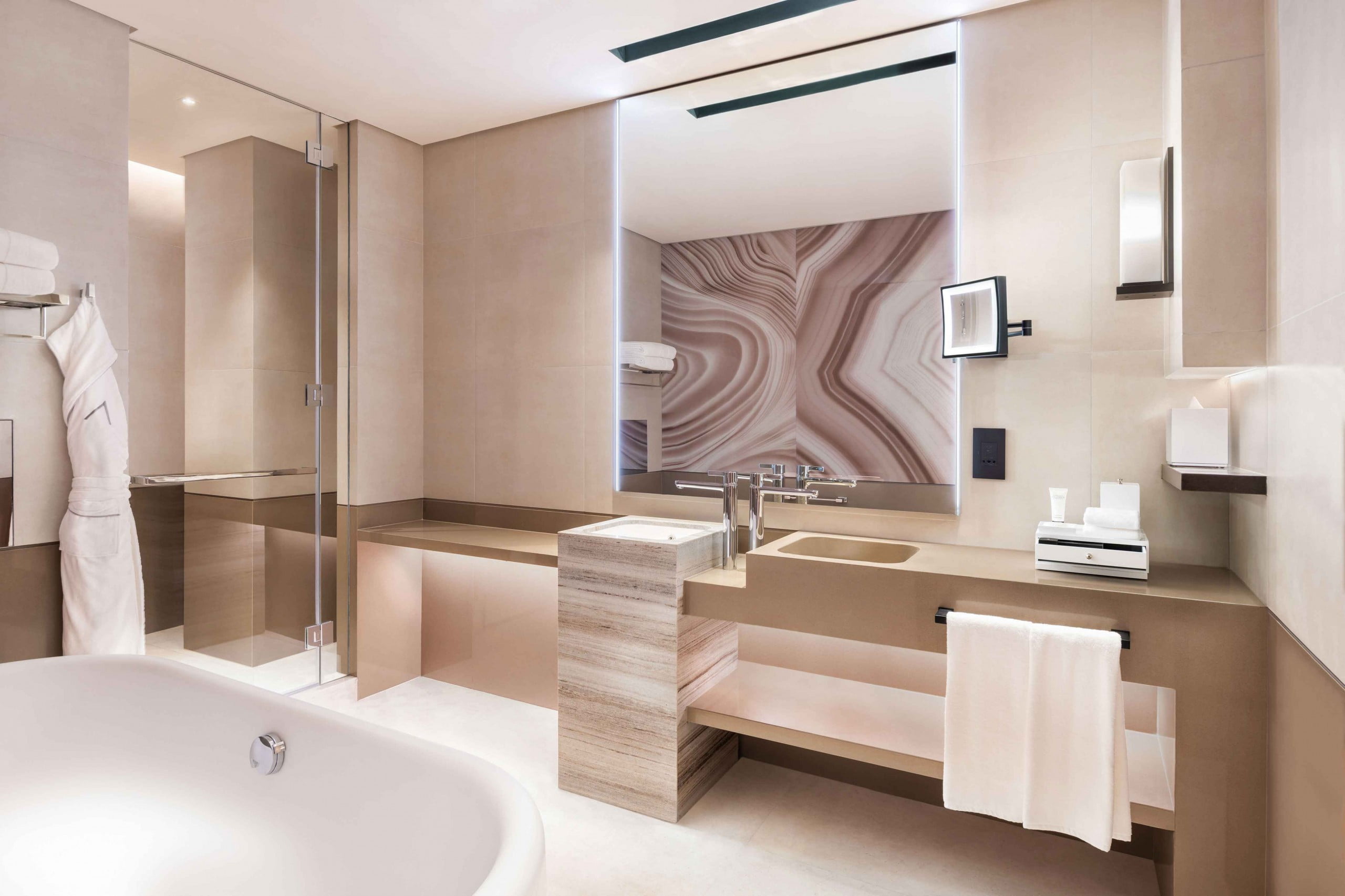 Deluxe 2 BR Suite Bathroom Sea Facing 7 scaled - Immobilier Dubai