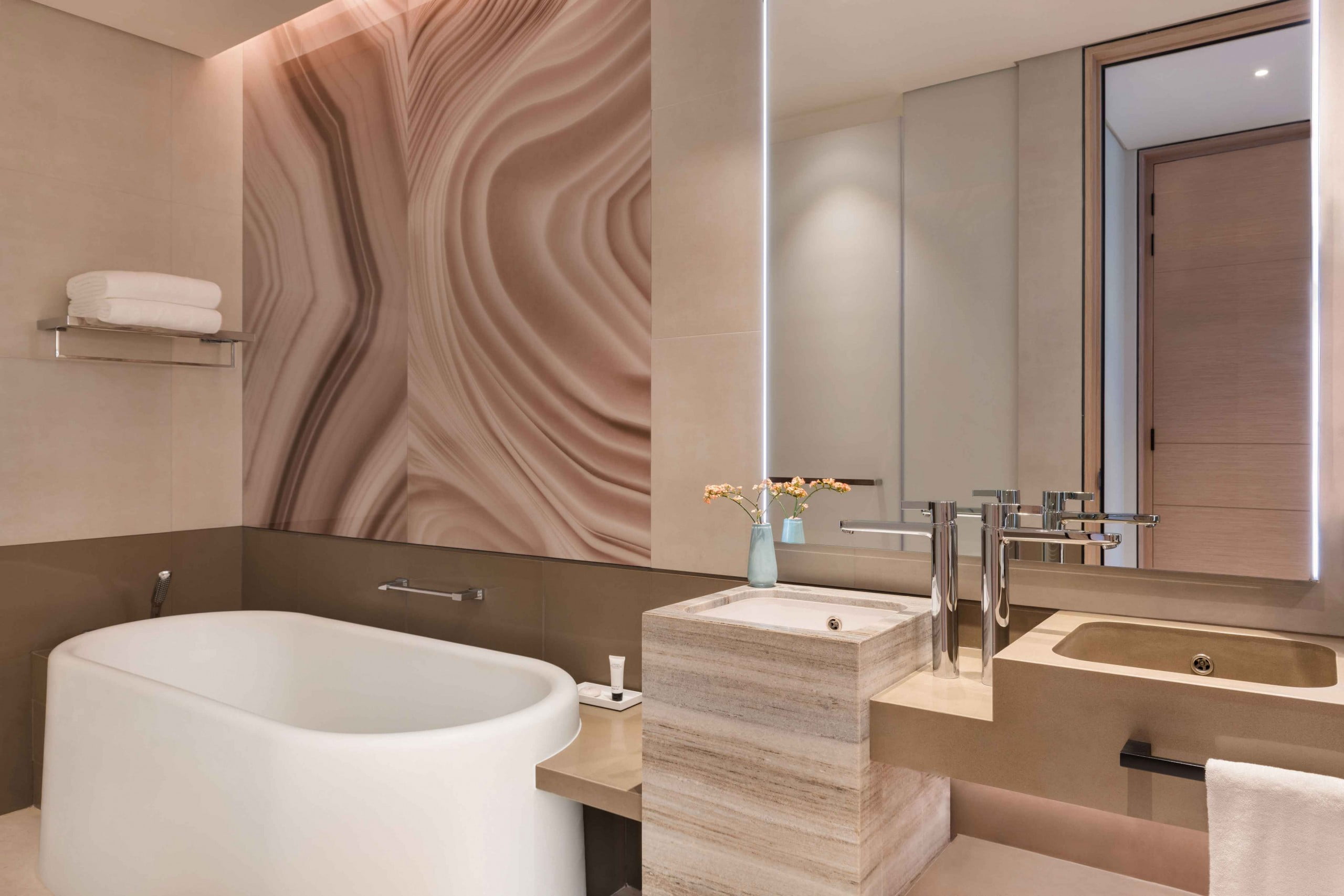 Deluxe Twin Bathroom Sea Facing 19 scaled - Immobilier Dubai