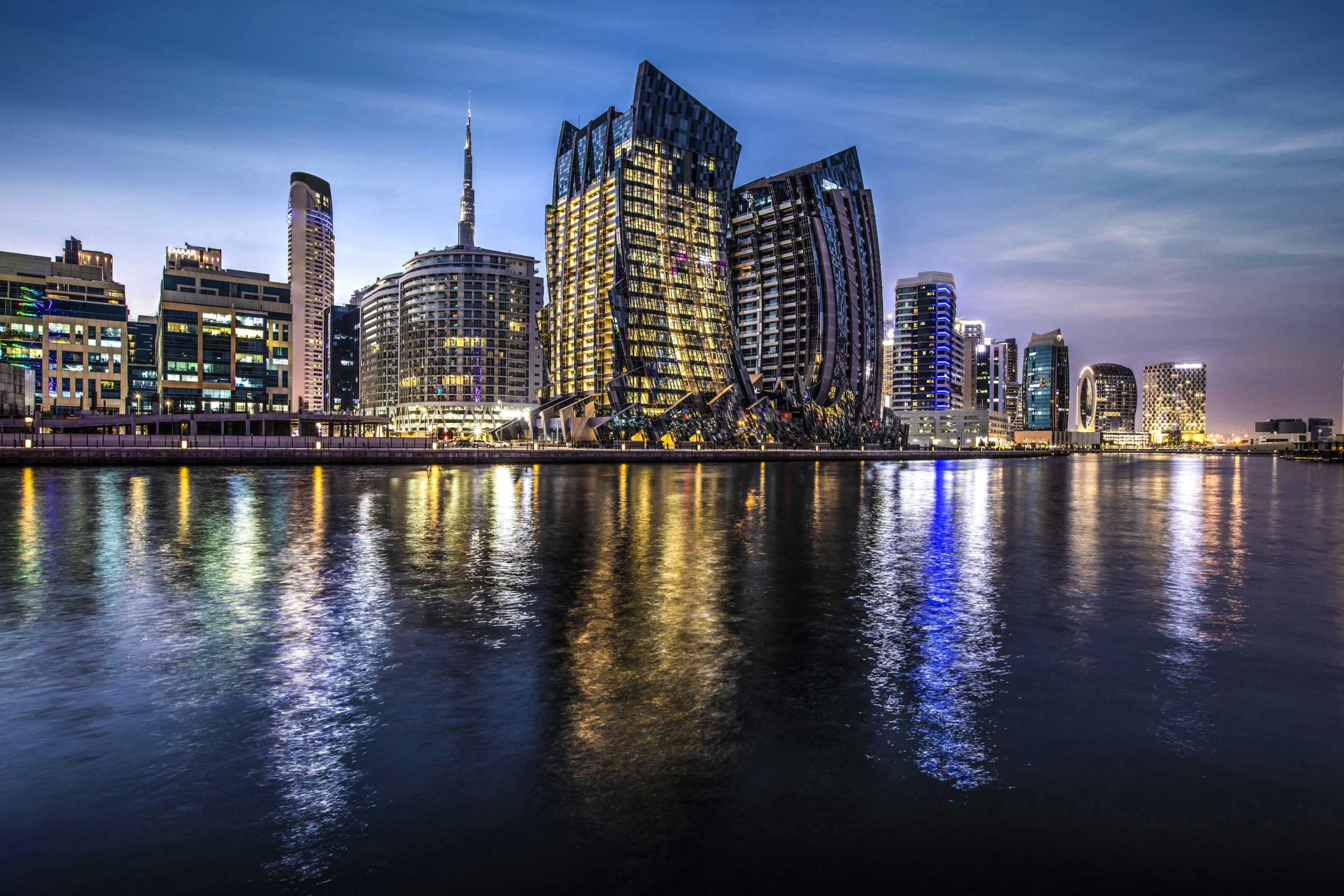 DVT Hero night scaled - Immobilier Dubai