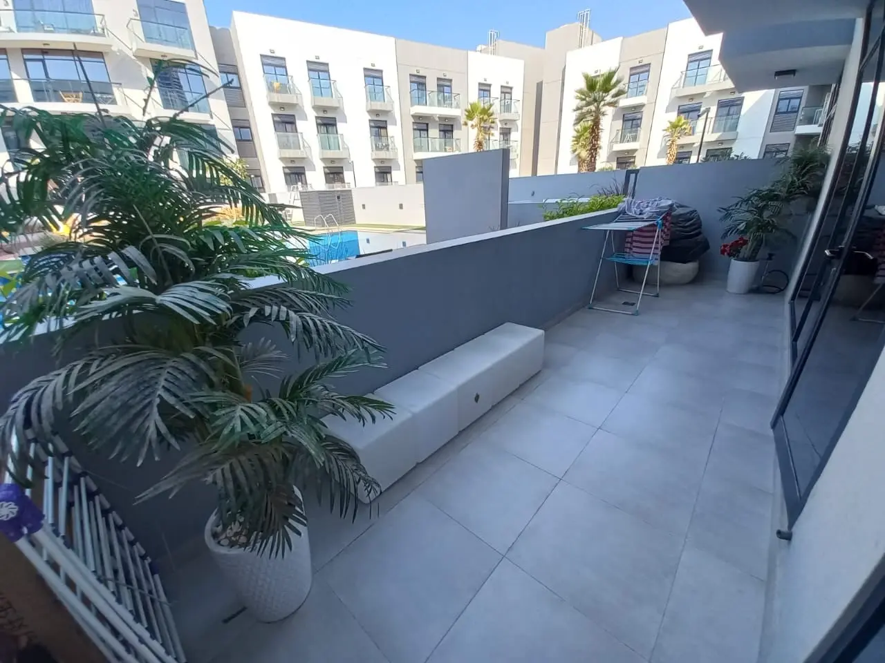 Vue sur la piscine | Spacieux | Meublé 1 BHK à louer – Appartement Dubai (2/11)