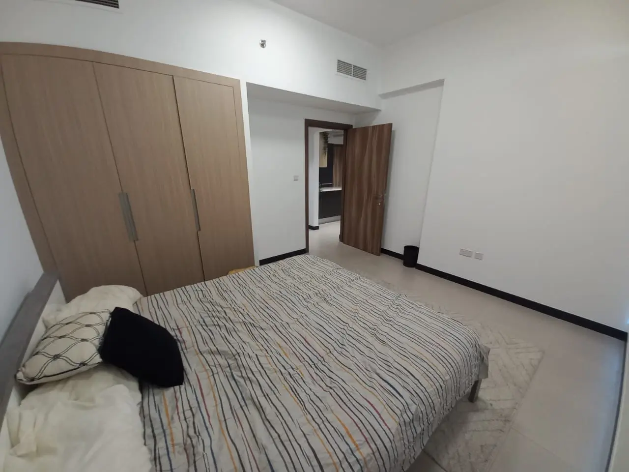 Vue sur la piscine | Spacieux | Meublé 1 BHK à louer – Appartement Dubai (8/11)