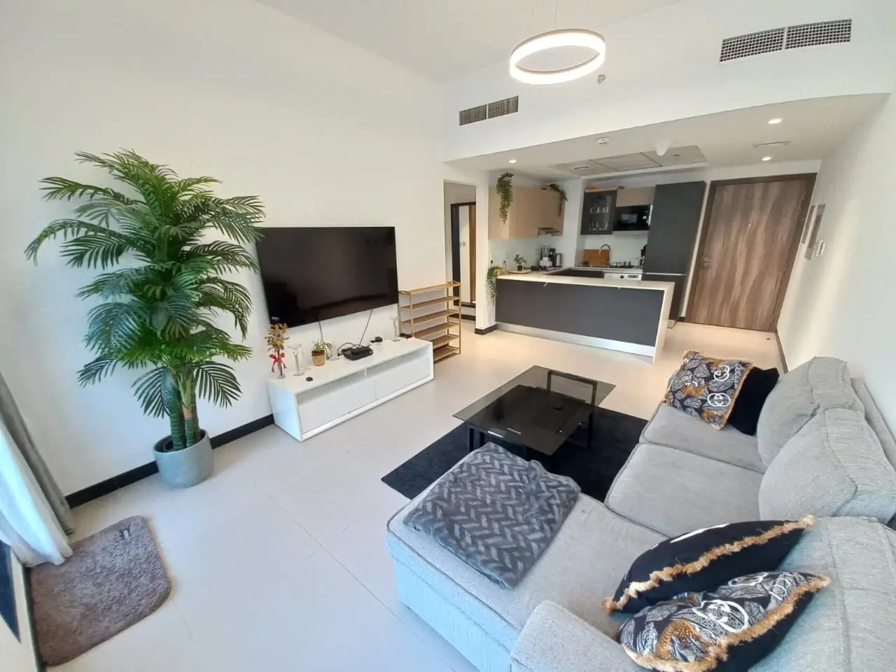 Vue sur la piscine | Spacieux | Meublé 1 BHK à louer – Appartement Dubai (3/11)
