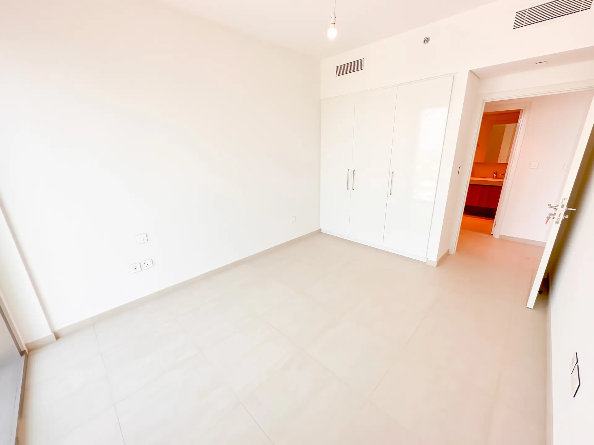 50479-IMG_0238 CHILLER GRATUIT | DEVENIR LE PREMIER LOCATAIRE | VUE SUR DIFC – Appartement DUBAI (7/12)
