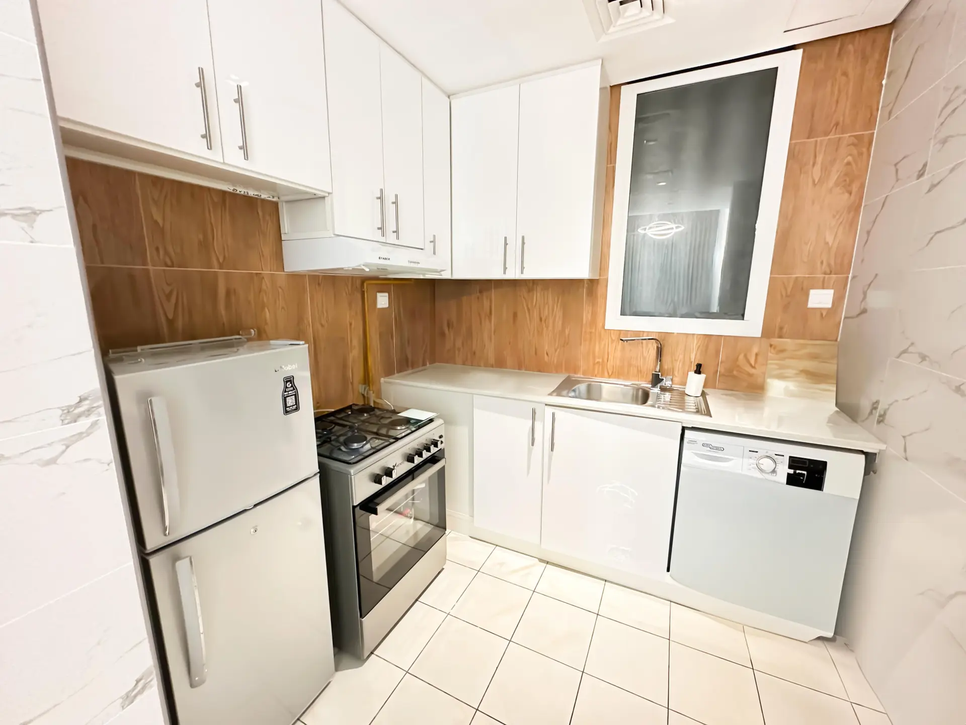 PREMIUM | MEUBLÉ ET LOUÉ | SANS BALCON – Appartement Dubai (7/11)