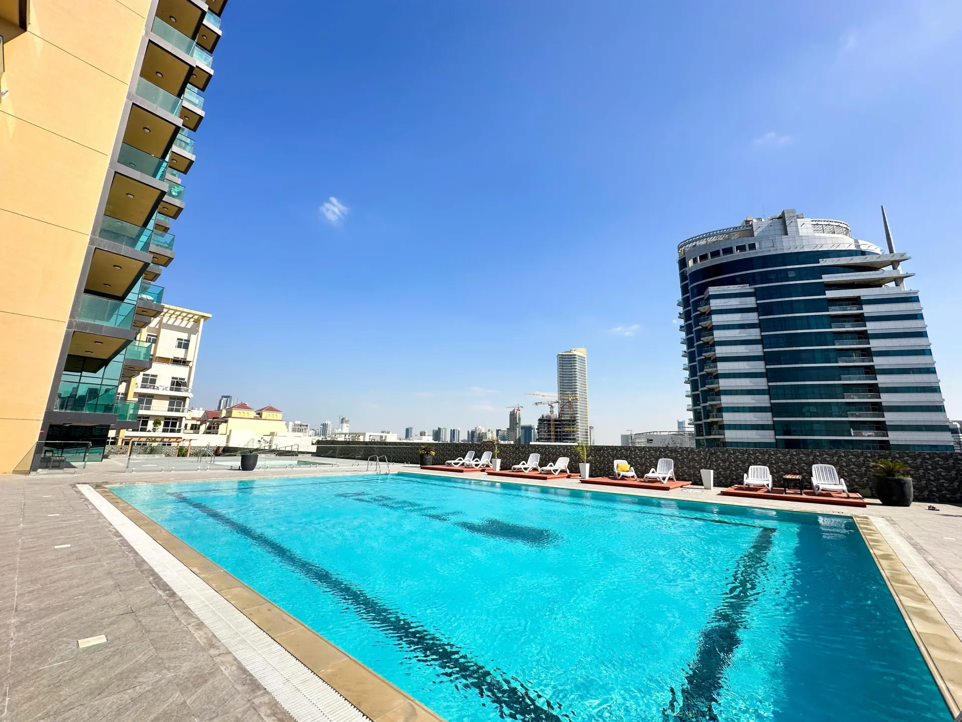 PREMIUM | MEUBLÉ ET LOUÉ | SANS BALCON – Appartement Dubai (10/11)