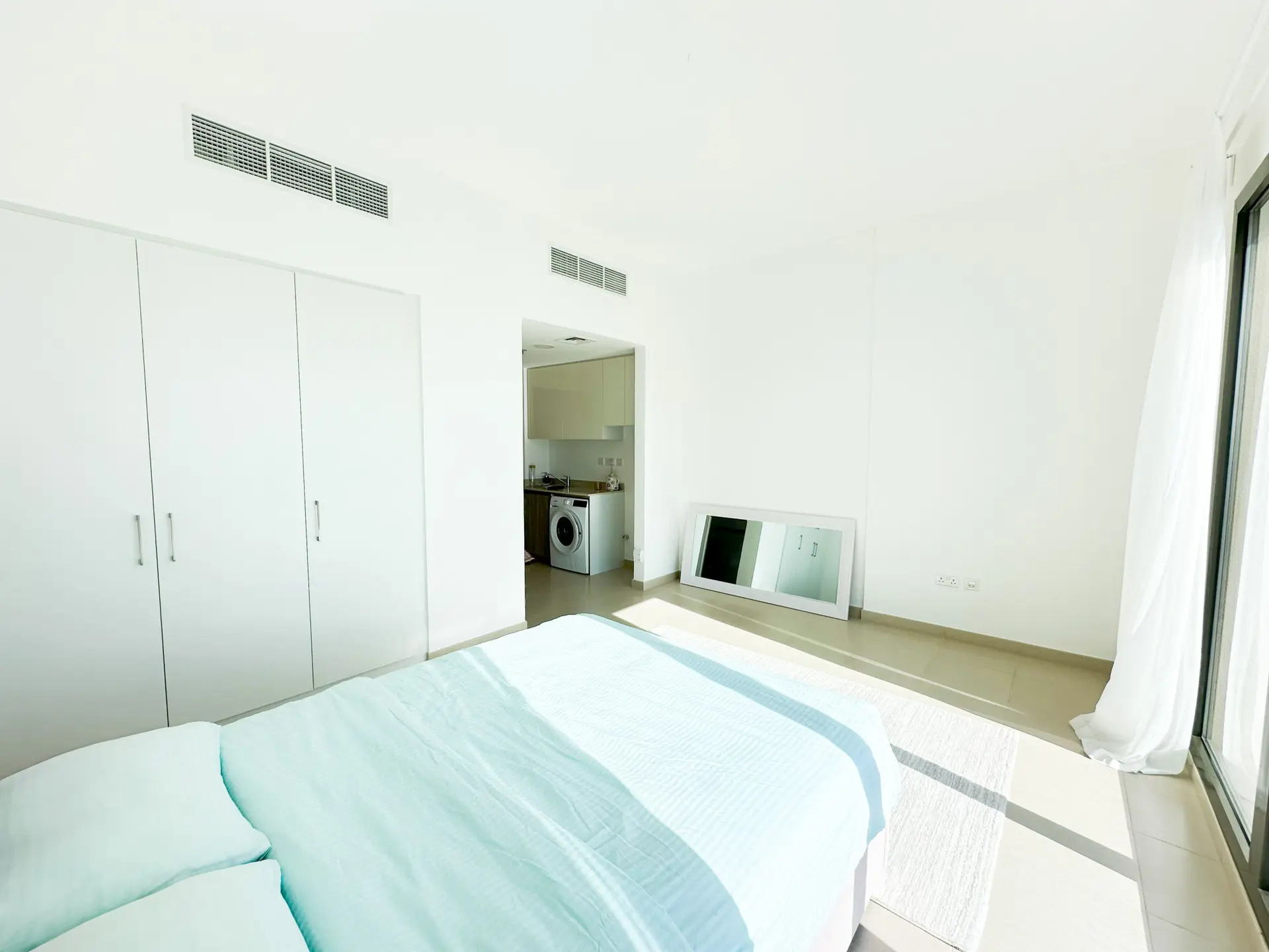 57404-IMG_5317 Belle vue sur la piscine | Tout neuf | Classe affaires – Appartement Dubai (3/18)