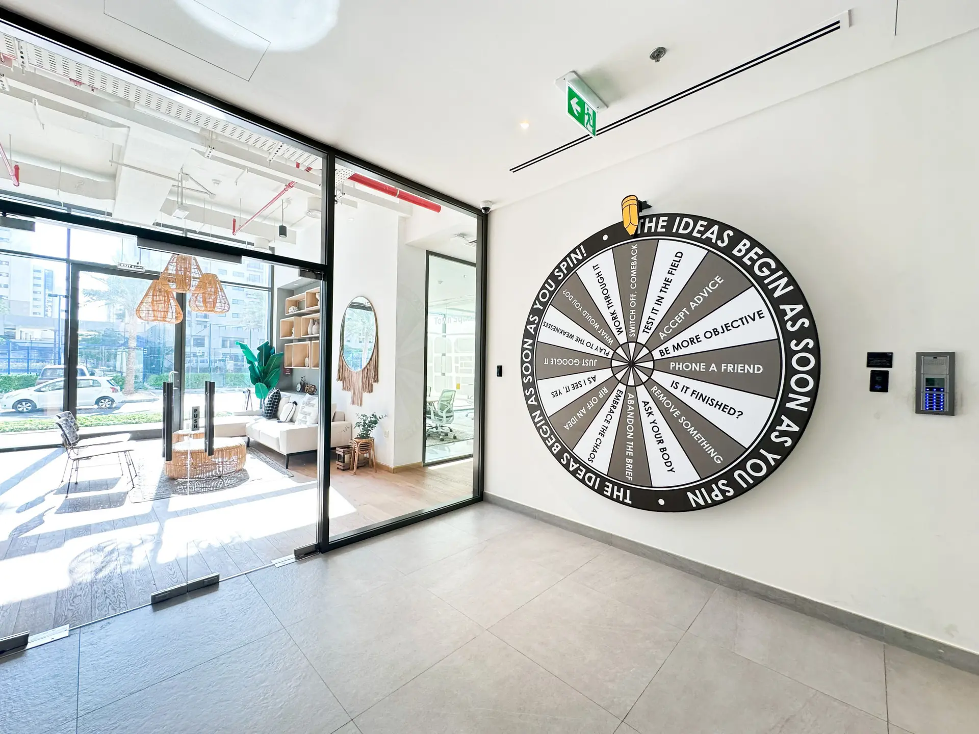 58087-IMG_5311 Belle vue sur la piscine | Tout neuf | Classe affaires – Appartement Dubai (16/17)