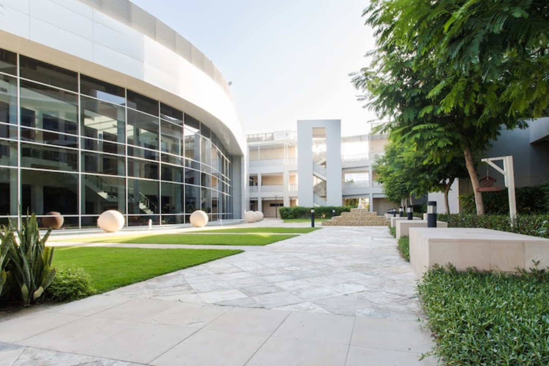 Частные школы в дубае. Gems школа в Дубае. Школа Hartland в Дубай. American School of Dubai. Liwa International School, ОАЭ.