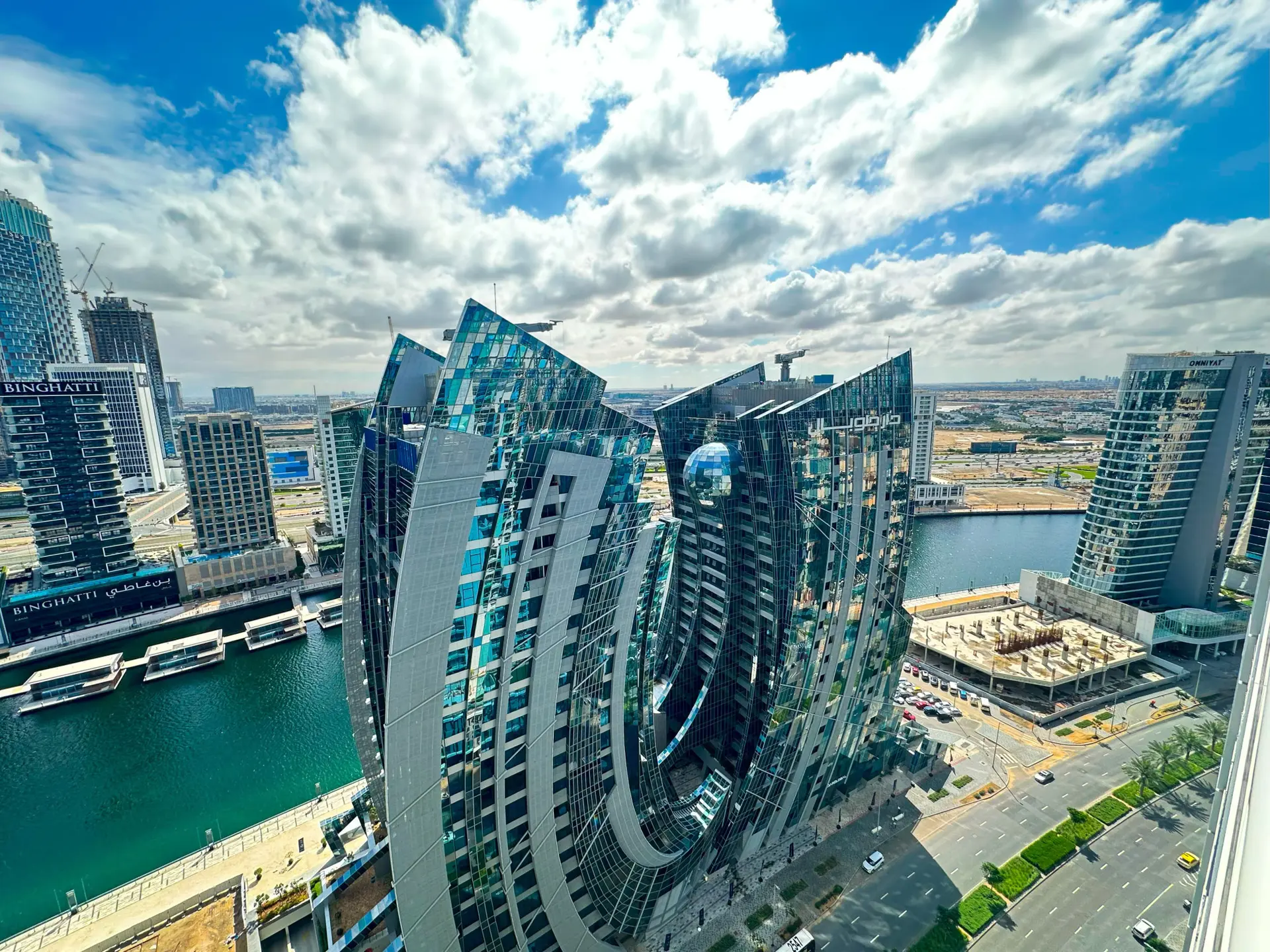 VUE LEVER DE SOLEIL + CANAL | GRAND BALCON | ÉTAGE ÉLEVÉ – Appartement Dubai (1/15)