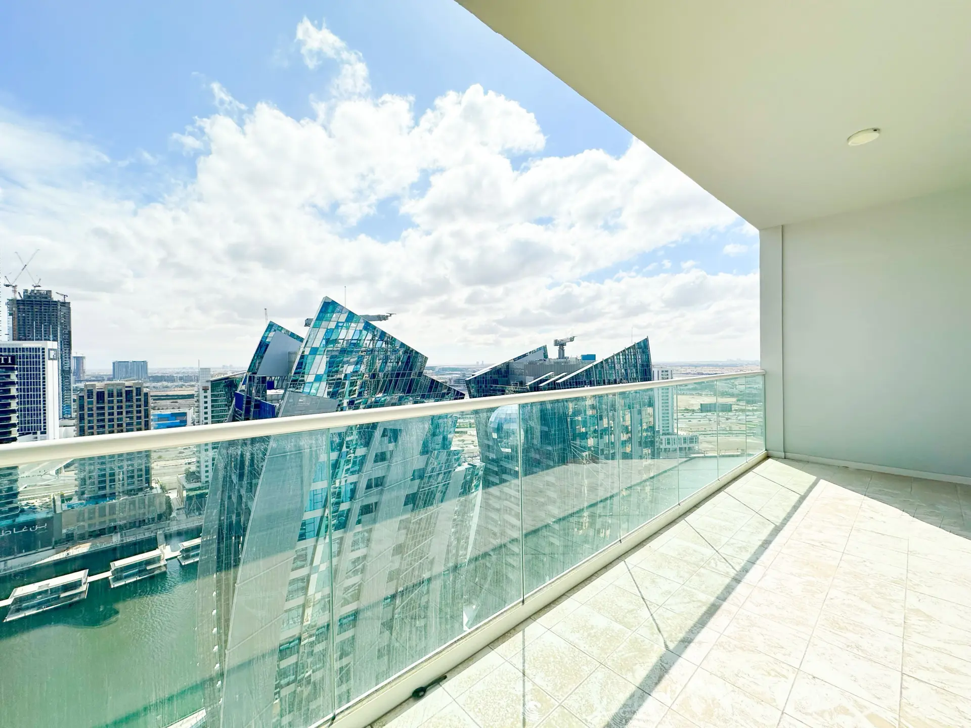 VUE LEVER DE SOLEIL + CANAL | GRAND BALCON | ÉTAGE ÉLEVÉ – Appartement Dubai (2/15)