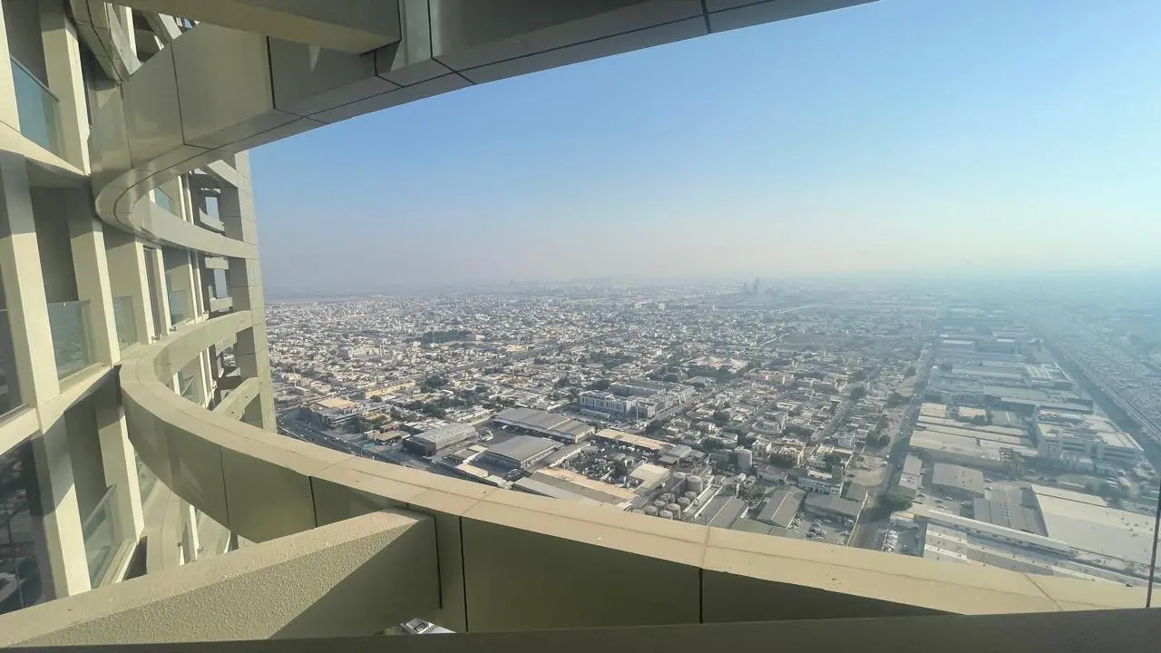 Vue sur la Skyline et le Burj Al Arab depuis un étage élevé – Appartement Dubai (9/9)