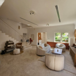 Entièrement meublée et VOT | Rénovée | 5 chambres + chambre de service + piscine | Vue sur le parc Villa Dubai 15 - Dubai Immobilier 75258 IMG 20241108 WA0005 - Immobilier Dubai