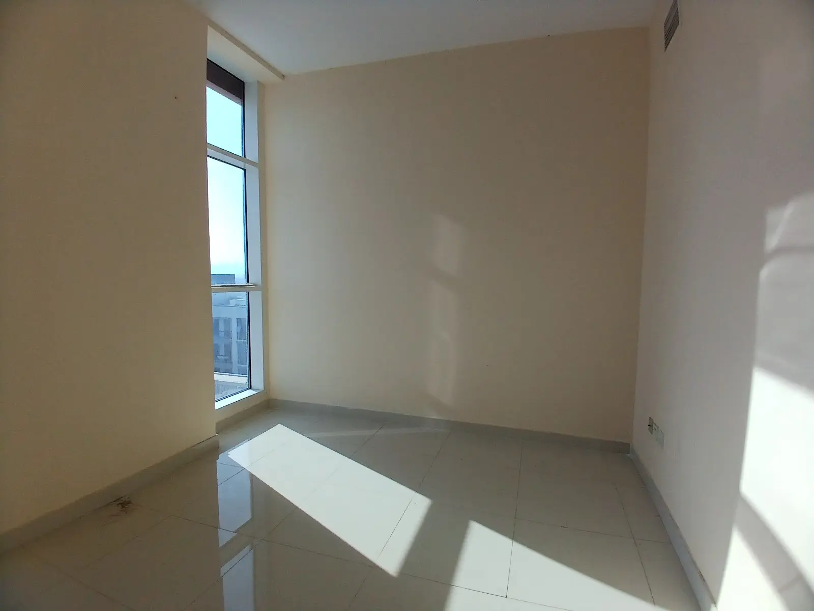 75741-WhatsApp-Image-2024-11-08-at-2.55.06-PM-19 Disponible | Vue imprenable sur la ville | 1 Chambre | Vue sur la piscine – Appartement Dubai (10/17)