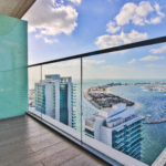 VUE SUR LES PALMIERS AU DERNIER ÉTAGE | AUCUN FRAIS DE CLIMATISATION | ACCÈS À LA PLAGE Appartement Dubai 8 - Dubai Immobilier 79785 z - Immobilier Dubai