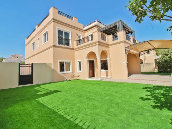 Annonce authentique et exclusive | Entièrement meublé et disponible immédiatement | Rénové | Piscine privée Villa Dubai 3 - Dubai Immobilier 81209 WhatsApp Image 2024 12 23 at 4.12.57 PM 1 - Immobilier Dubai