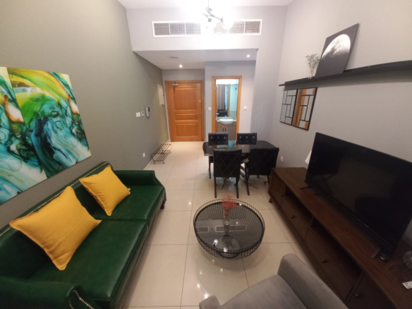SANS FRAIS DE CLIMATISATION | PROCHE DU MÉTRO | ENTIEREMENT MEUBLÉ Appartement Dubai 7 - Dubai Immobilier 81713 WhatsApp Image 2024 12 30 at 15.31.02 ad6d8390 - Immobilier Dubai