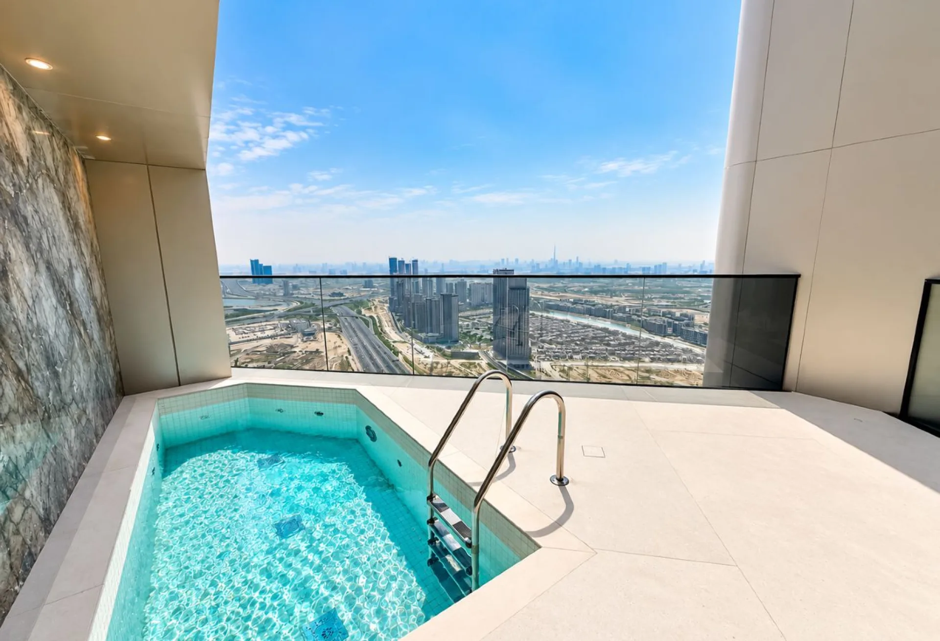 PENTHOUSE RARE DANS UNE TOUR LUXUEUSE NEUVE À BUSINESS BAY | 4 426,44 PI² – Appartement Dubai (1/24)
