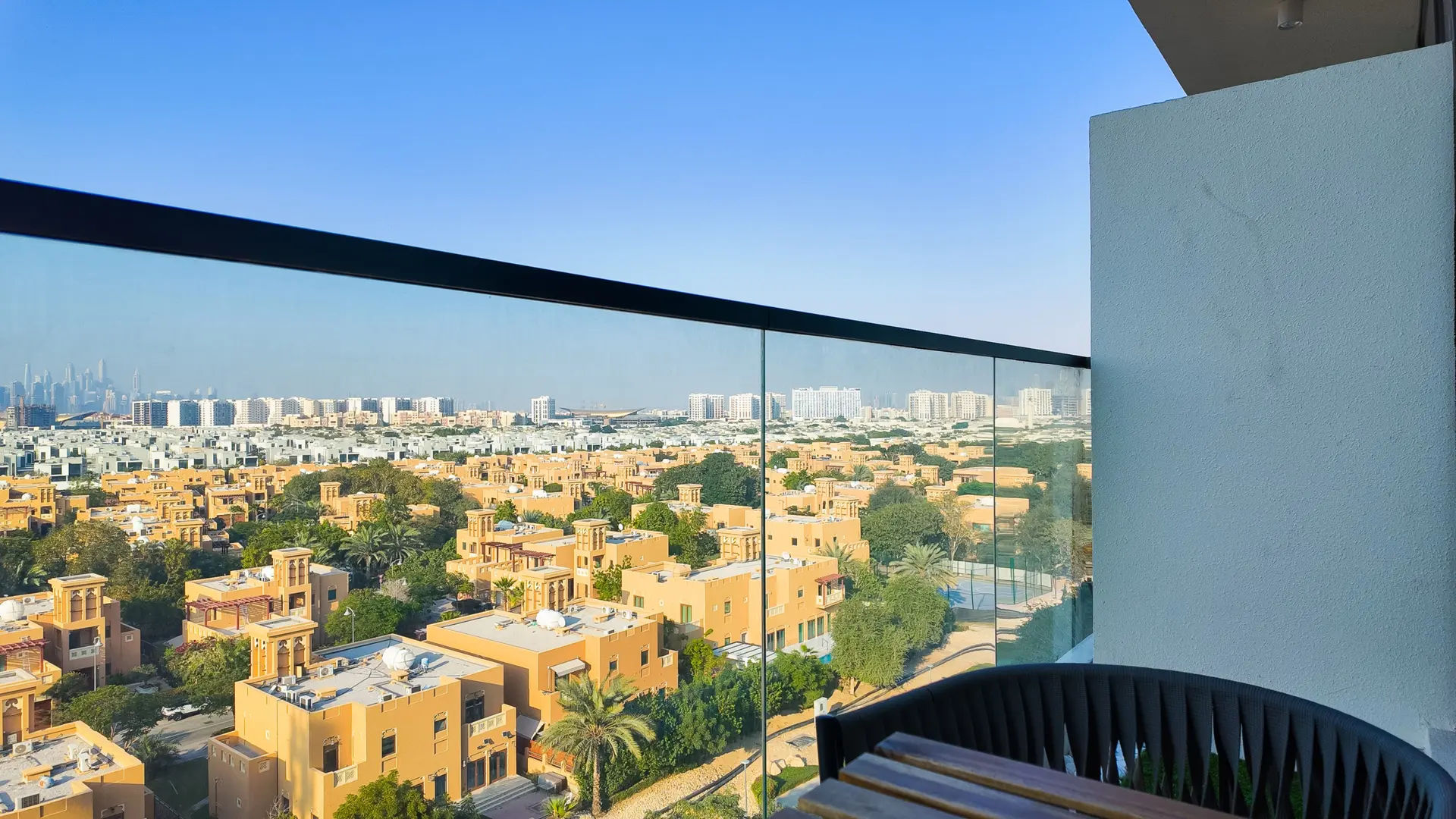 85461-DJI_20250130161701_0369_D-min MEILLEUR AGENCEMENT | MEUBLÉ ET VOT | VUE COMMUNAUTAIRE – Appartement Dubai (16/30)