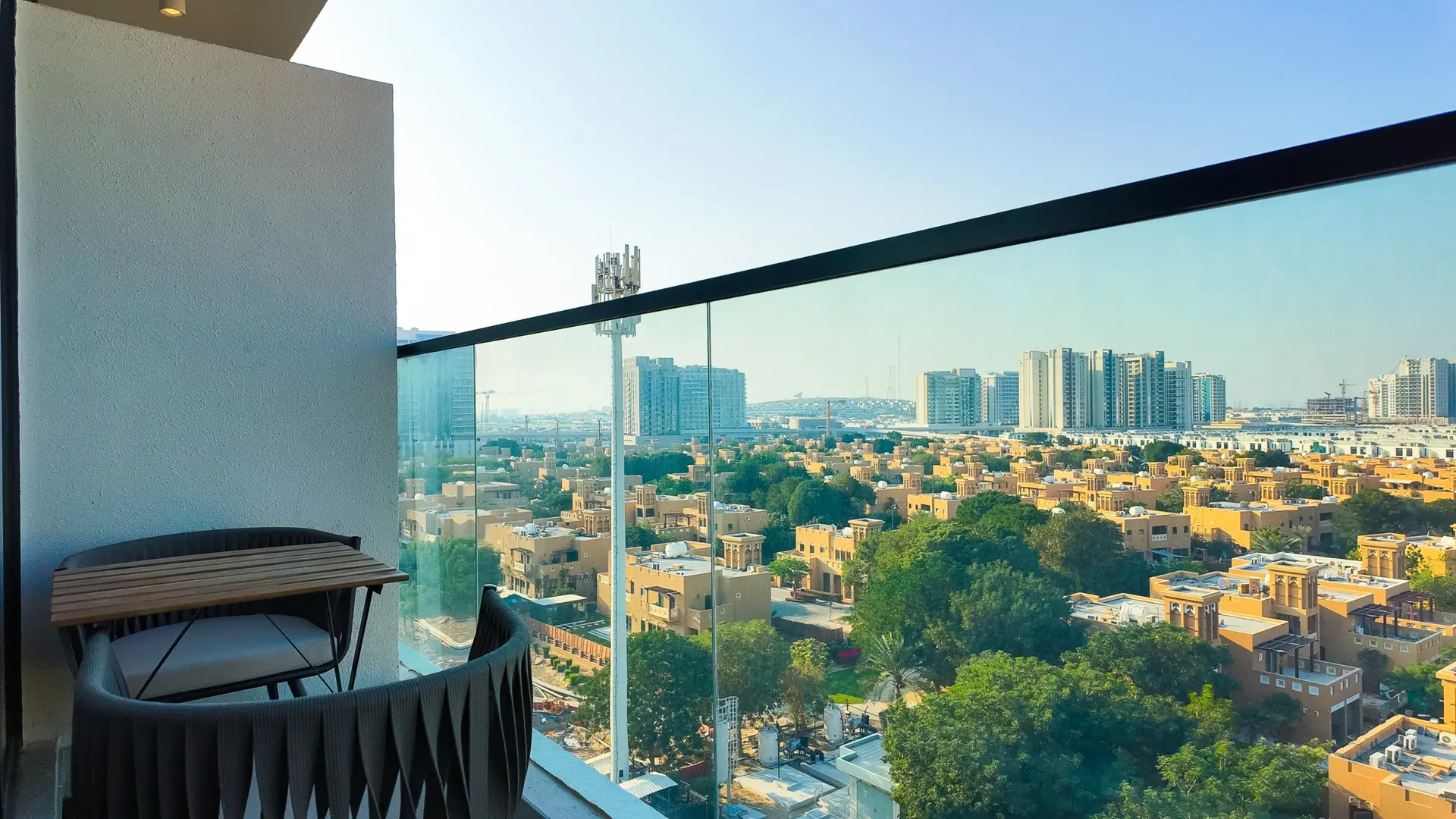 85465-DJI_20250130161641_0368_D-min MEILLEUR AGENCEMENT | MEUBLÉ ET VOT | VUE COMMUNAUTAIRE – Appartement Dubai (15/30)
