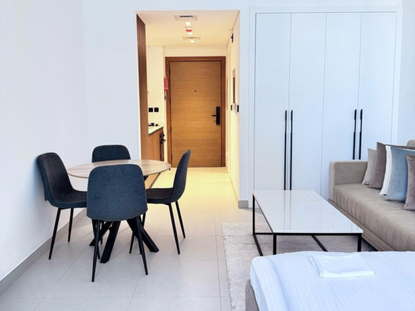 MAISON INTELLIGENTE | ACCÈS DIRECT À LA PISCINE | SPACIEUSE Appartement Dubai 6 - Dubai Immobilier 86512 1IMG 20250220 WA0009 - Immobilier Dubai