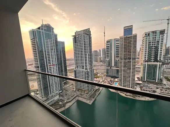 VIVRE AU BORD DU LAC | ÉTAGE ÉLEVÉ | MEUBLÉ – Appartement Dubai (1/17)