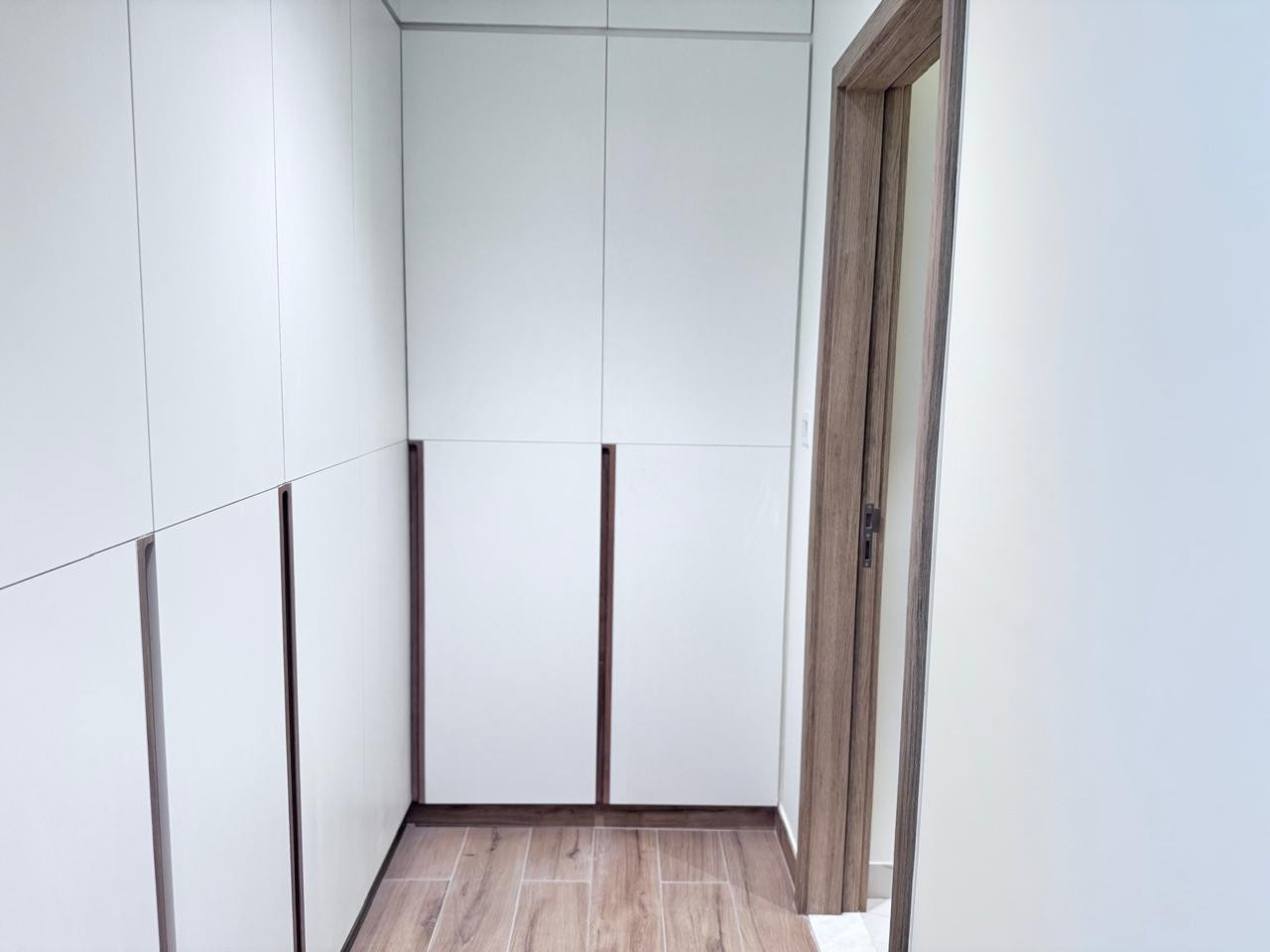 90078-Walk-In-Closet