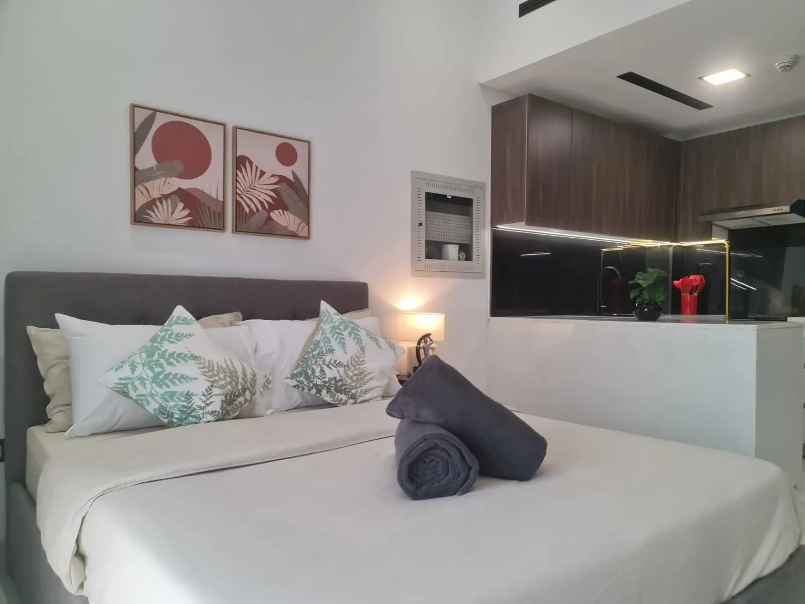 LIBRE | ENTIÈREMENT MEUBLÉ | EMPLACEMENT DE CHOIX – Appartement Dubai (3/10)