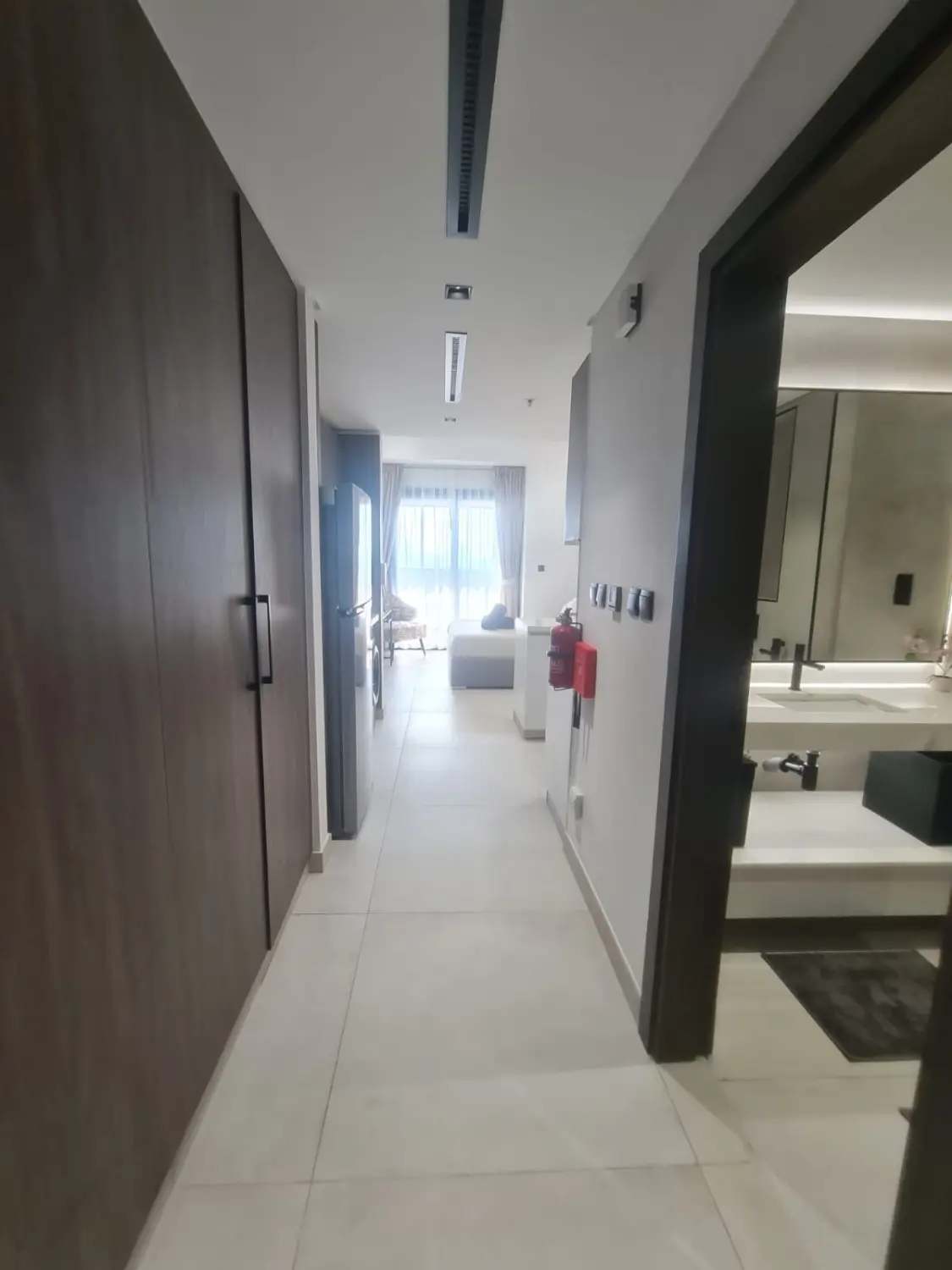 LIBRE | ENTIÈREMENT MEUBLÉ | EMPLACEMENT DE CHOIX – Appartement Dubai (4/10)