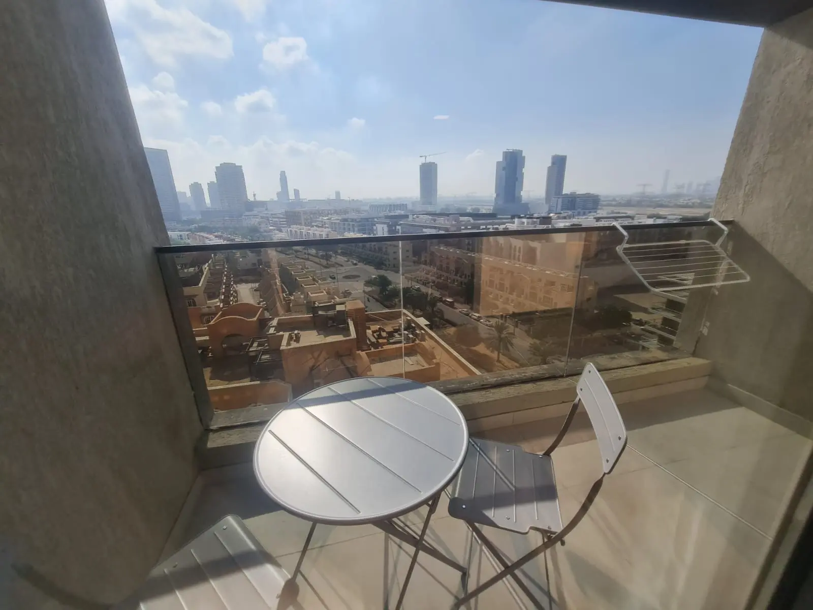 LIBRE | ENTIÈREMENT MEUBLÉ | EMPLACEMENT DE CHOIX – Appartement Dubai (1/10)
